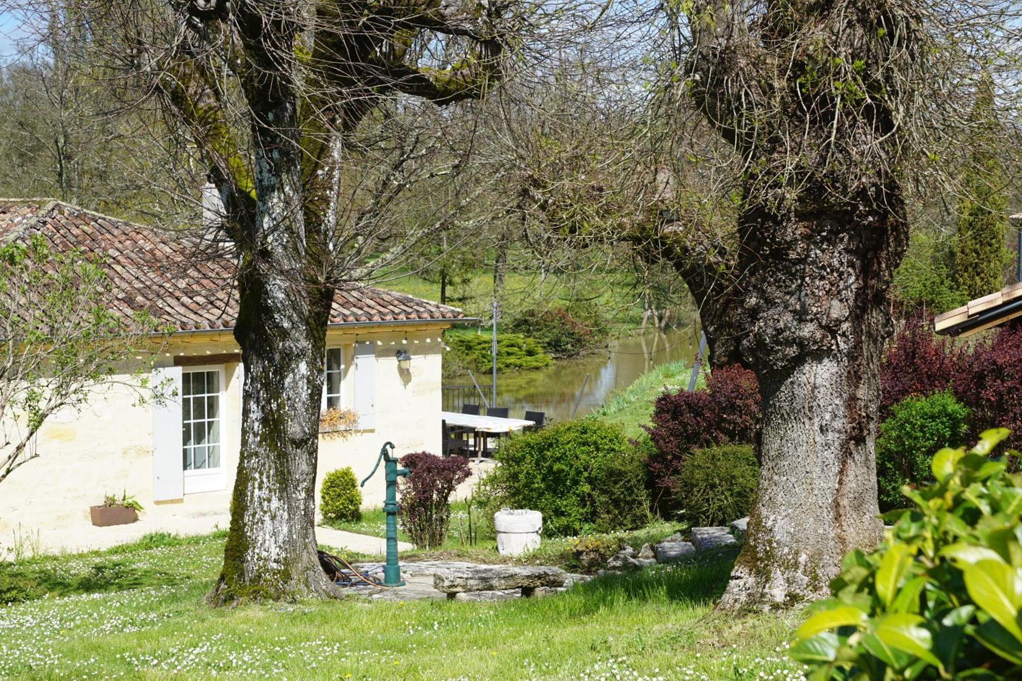 فندق Moulin Notre Dame Saint-Genès-de-Castillon المظهر الخارجي الصورة